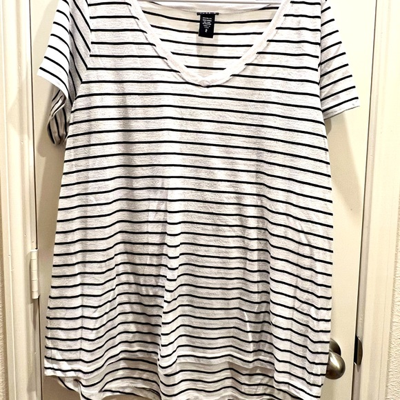 torrid Tops - Black and white stripe T-shirt